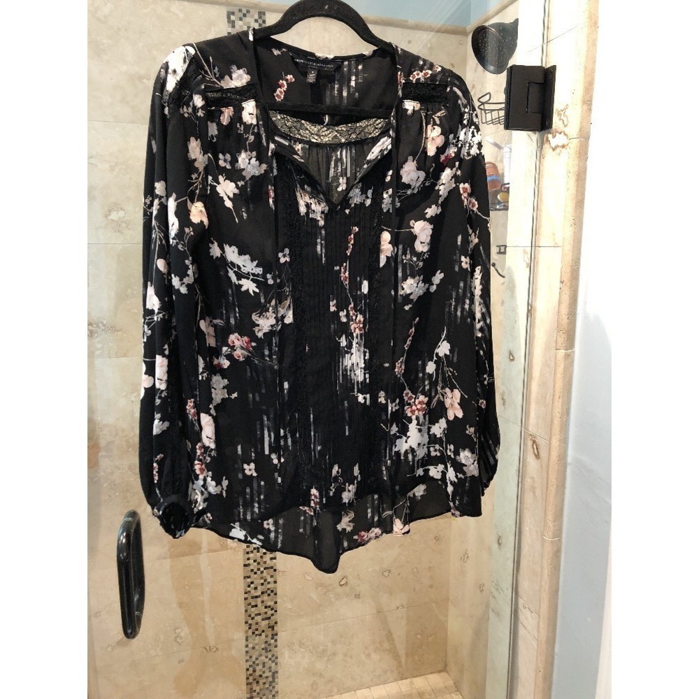 White House Black Market Floral Lace Yoke Blouse Tunic Black Pink Size 6